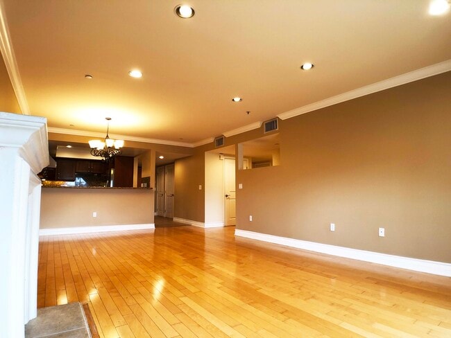 Building Photo - 1246 Armacost Ave