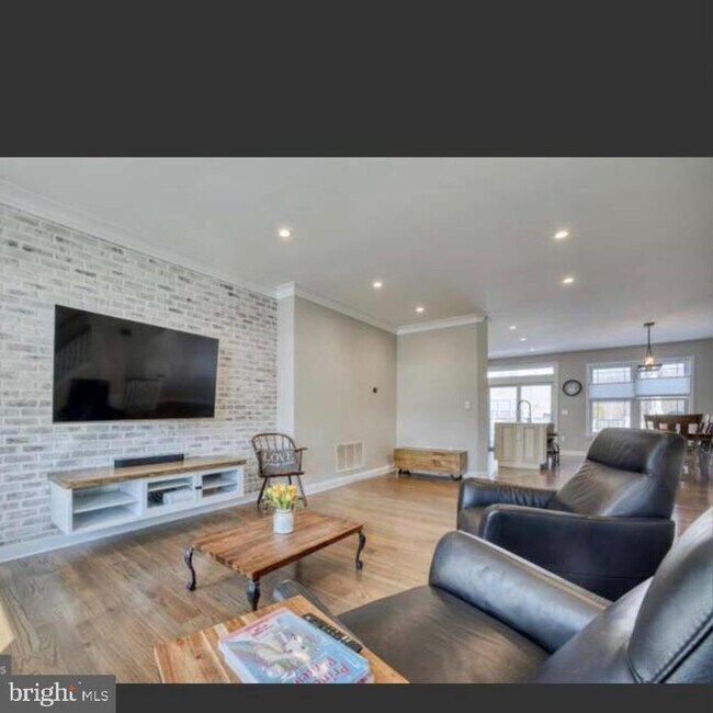 Foto del edificio - 540 Legrace Terrace NE