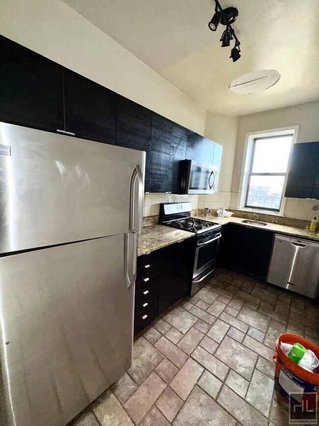 Foto del edificio - 36 AVENUE