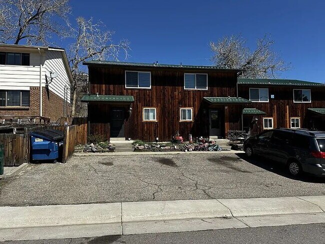 Foto del edificio - Charming Golden Townhome!