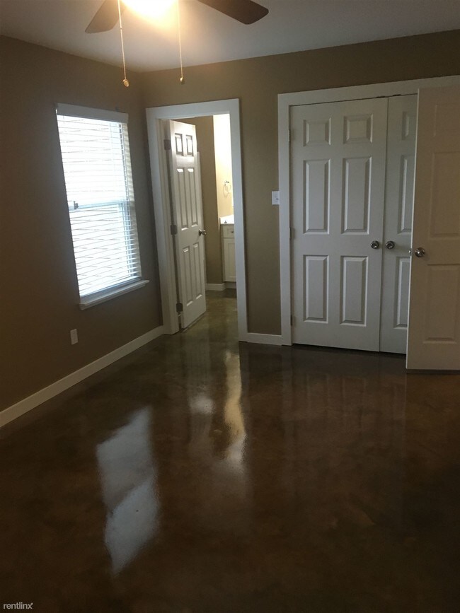 Building Photo - 3 br, 2 bath Townhome - 530 South Main Street
