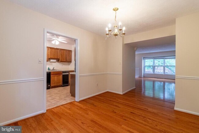 Foto del edificio - 4796 Gainsborough Dr