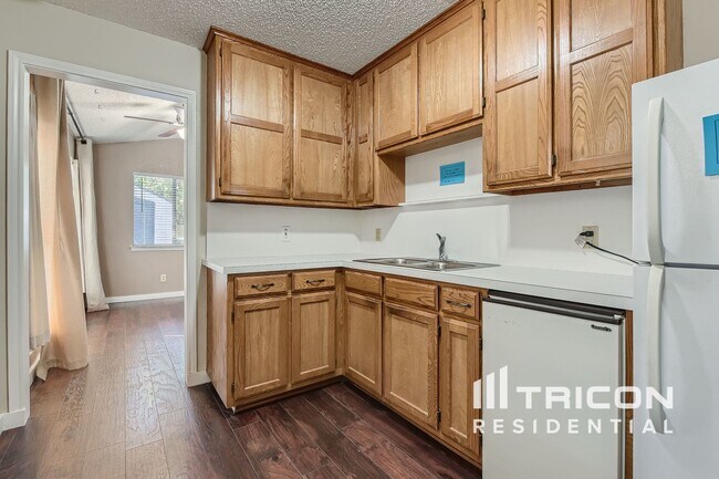 Foto del edificio - 3912 River Birch Rd