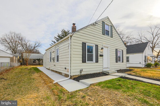 Building Photo - 505 S Marlyn Ave