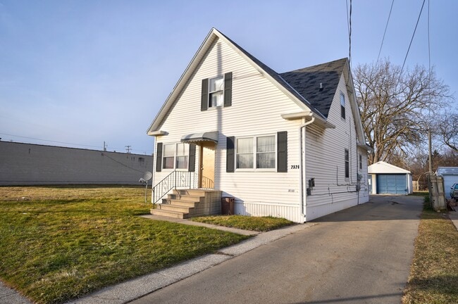 Building Photo - 2520 State St