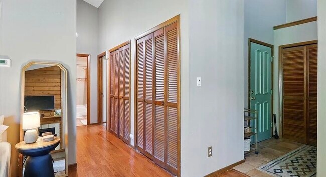 Foto del edificio - 821 Pebblewood Dr