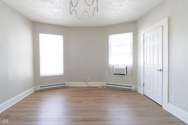 Foto del edificio - 1546 E 10th St