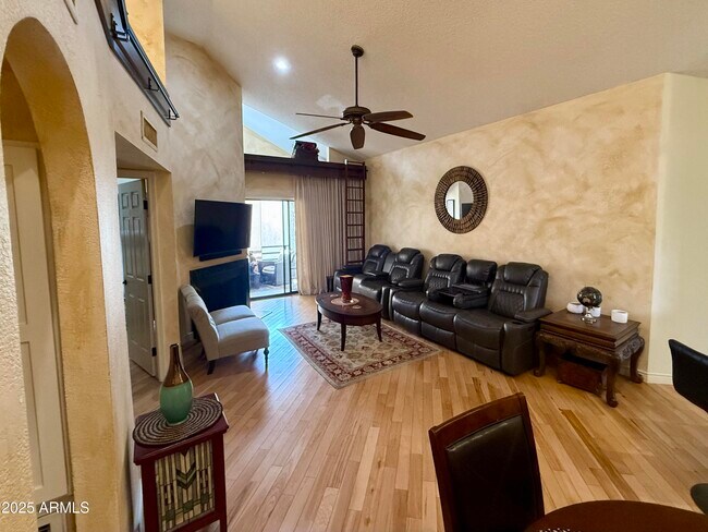 Foto del edificio - 10301 N 70th St
