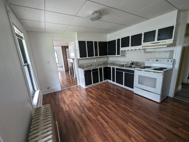 Building Photo - 400 Cliff St