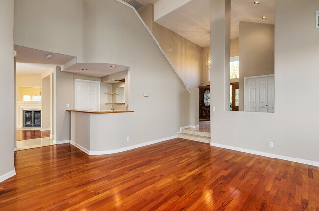 Foto del edificio - Desirable Gated Community With Breathtakin...