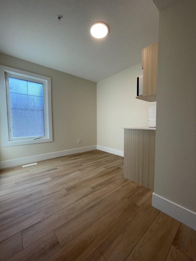 Building Photo - 8717-8110 110 St NW