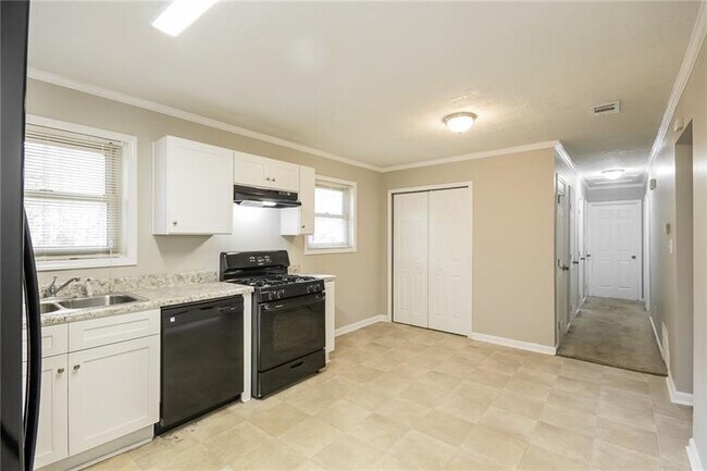 Foto del edificio - 8258 Hazelbrand Rd NE