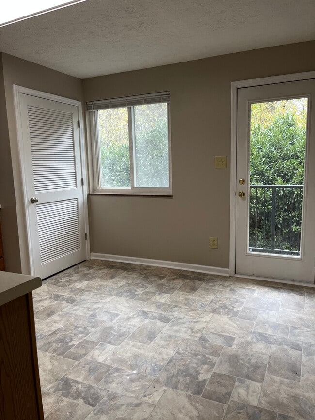 Foto del edificio - 480 E Red Bud Rd