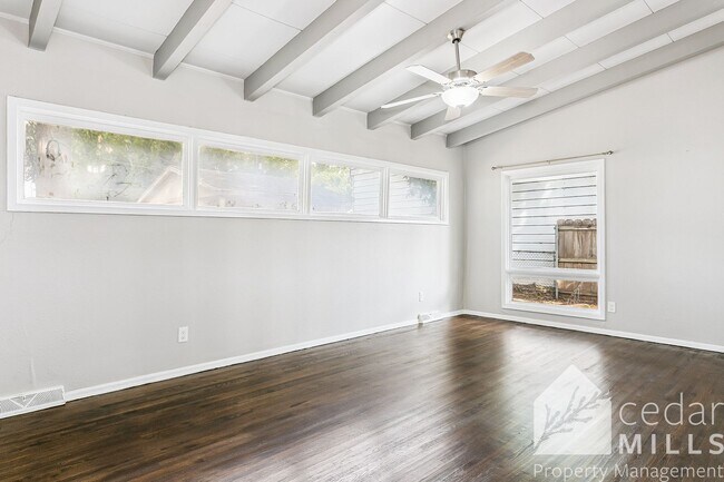 Foto del edificio - 811 N Chipper Ln