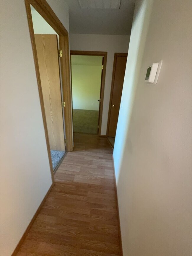 Foto del edificio - 2 Bed 1 Bath Upstairs Unit in Well-Maintained Complex