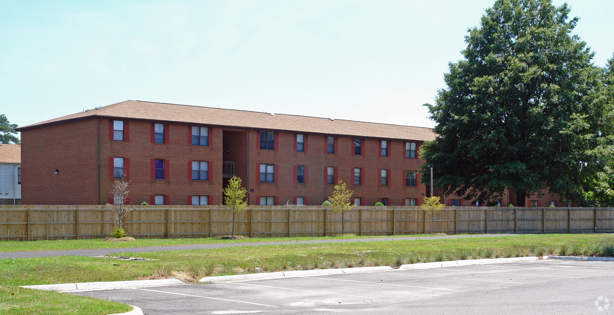 Building Photo - Twin Gardens Apartments