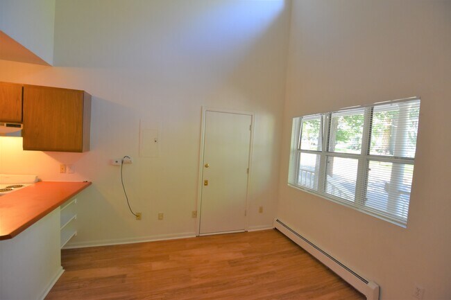 Building Photo - 955 Marine St