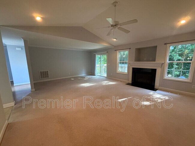 Foto del edificio - 605 Westpark Ct