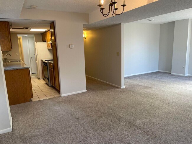 Foto del edificio - Grand Ave Duplex