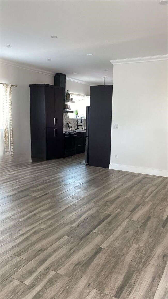 Foto del edificio - Southwest 3rd Street, Miami, FL 33184 - 4 BR 3 BA single-family home