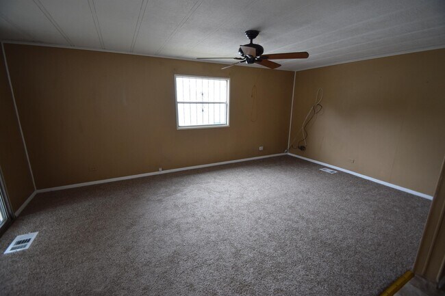 Building Photo - 468 Kalt Dr