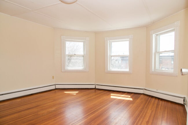 Building Photo - 56 Drew St