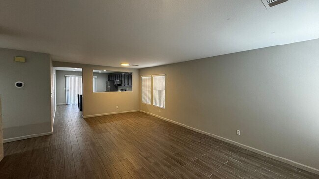 Foto del edificio - SW Single Story ONLY $1998