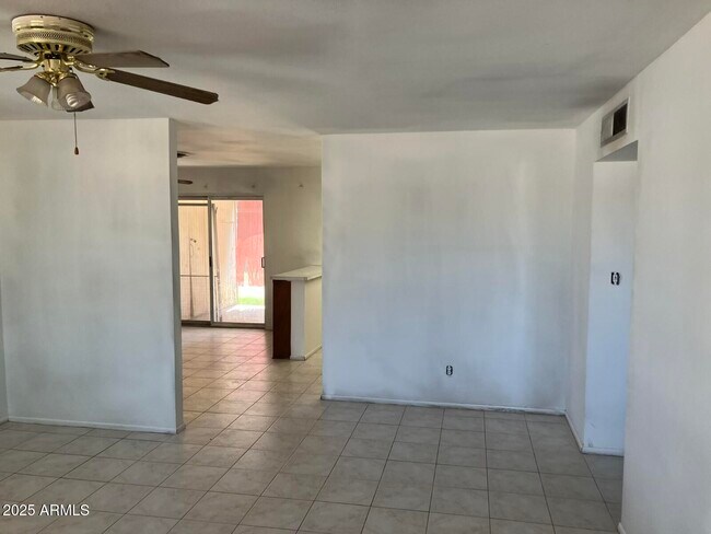 Foto del edificio - 3419 W Glenn Dr