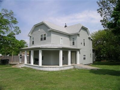 Primary Photo - 513 W Division St