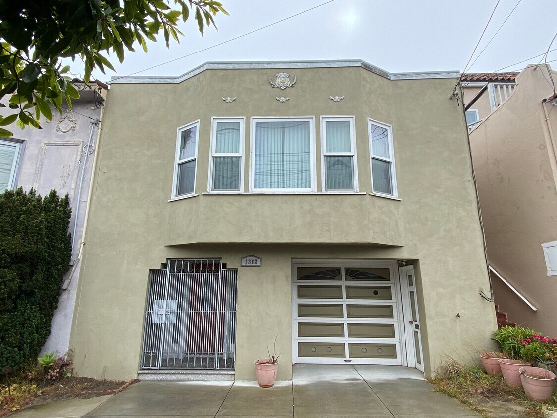 Primary Photo - OUTER SUNSET - 3 Bedroom/ 2 Bathroom Flat