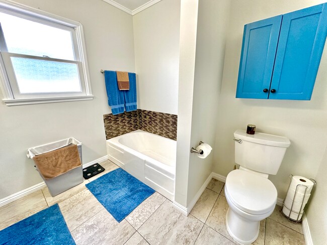 Foto del edificio - 2419 Fairmont Ave