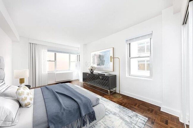 Building Photo - 136 E 55th St