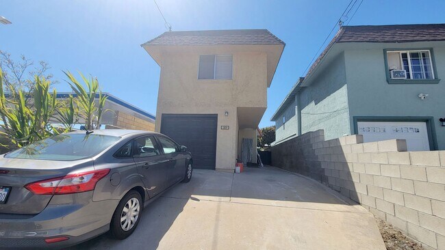 Foto del edificio - 3 bedroom, 1.5 Bath townhouse with a garage