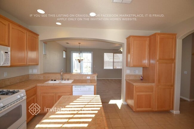 Building Photo - 1901 Pyramid Creek Dr