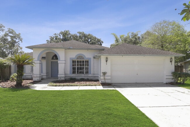 Building Photo - 910 Clearcreek Dr
