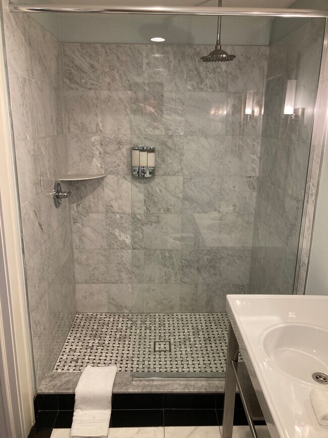 Foto del edificio - 84 W Front St