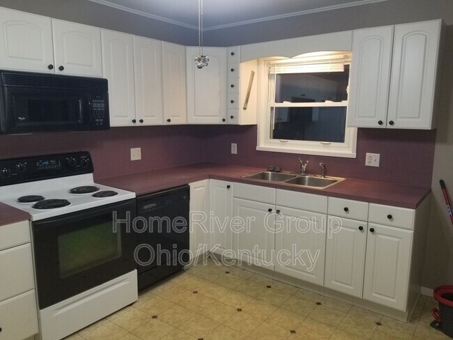 Building Photo - 112 Oakway Dr