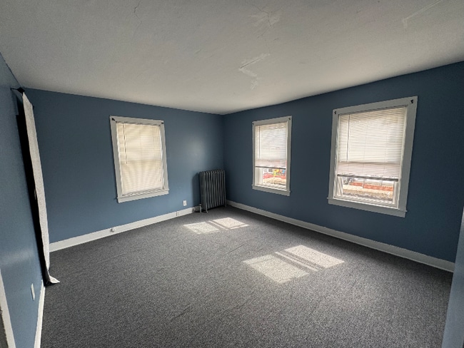 Building Photo - 106 E Pine St