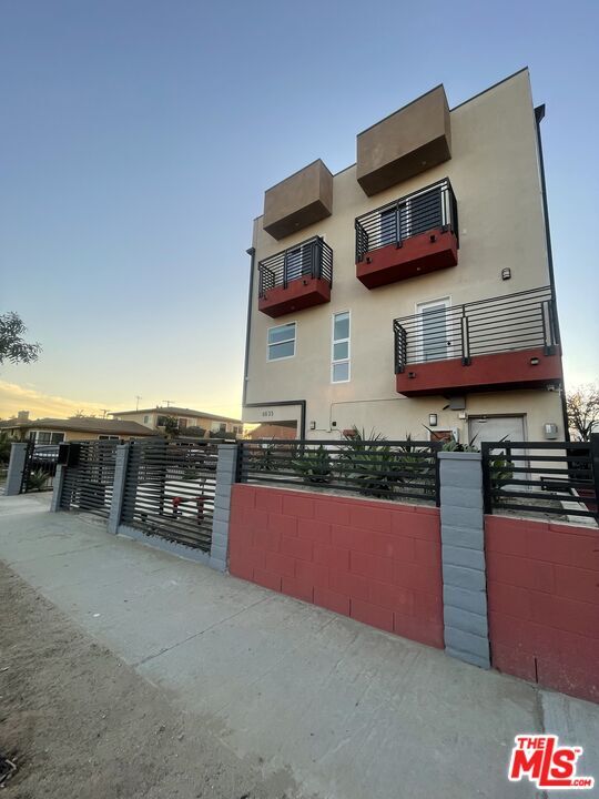 Foto principal - 6633 Troost Ave