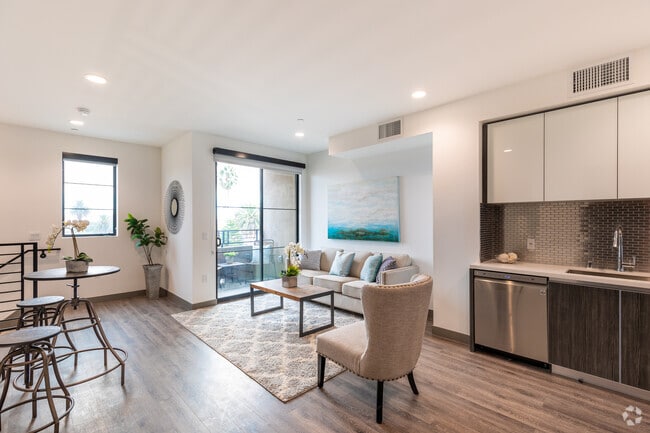 Living Room - 552 N Hobart Blvd