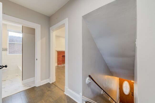 Foto del edificio - 1300 McCausland Ave