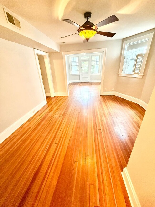 Building Photo - **BEST DEAL**Ghent -2 Bedroom condo 2nd Fl...
