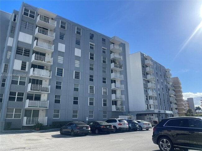 Foto del edificio - 430 Golden Isles Dr