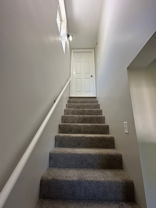 Building Photo - CHARMING, 1 BEDROOM UPPER LEVEL DUPLEX AVA...