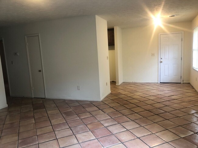 Photo - 2 Bedroom Duplex in Boulevard with a Yard House