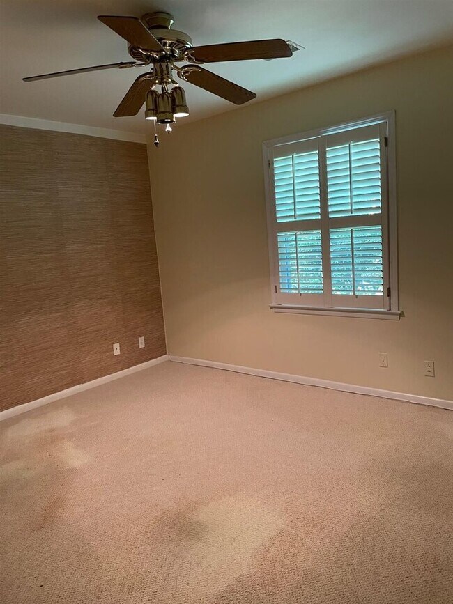 Building Photo - 5466 Golfcrest Cir