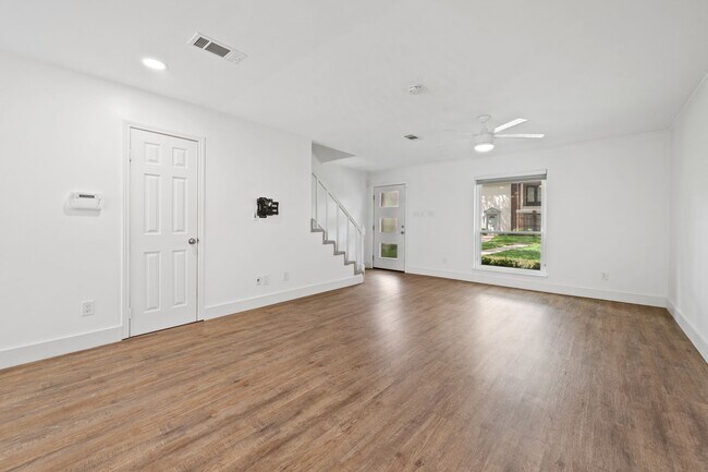 Foto del edificio - 10240 Longmont Dr