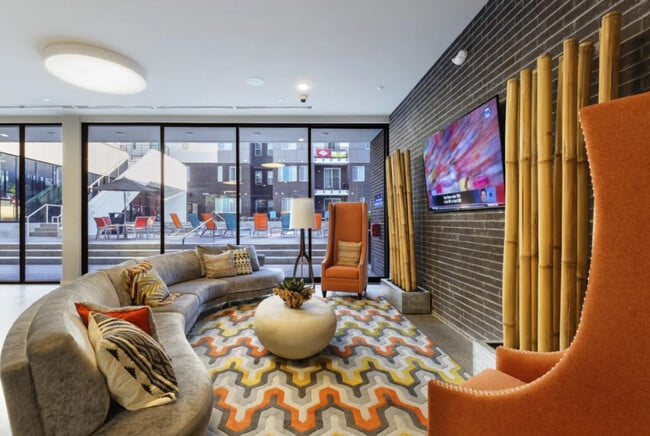 Building Photo - Atmosphere