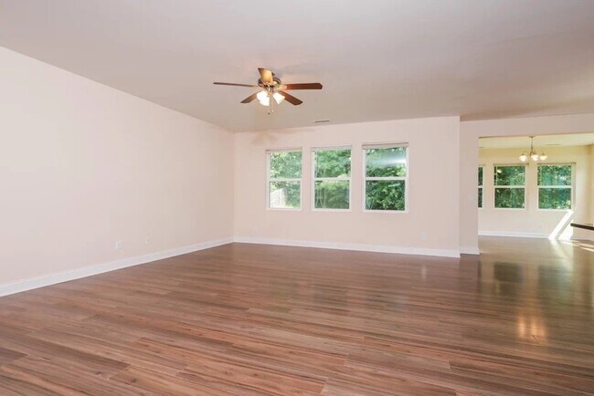 Foto del edificio - 1204 Whispering Ridge Ct
