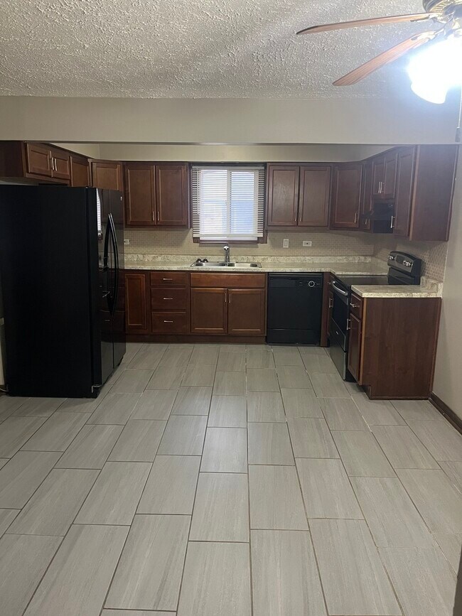 Foto del edificio - 14747 Kenton Ave